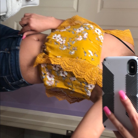 Crop top - Picture 2 of 4